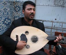 21.5.2006 - Istanbul - Straenmusiker mit Oud