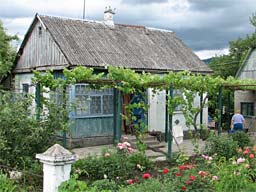 8.6.2006 - Bauernhaus zwischen Lazarevskoje nach Gelenjik